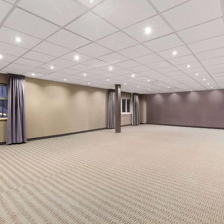 Days Inn By Wyndham Ottawa Bagian luar foto