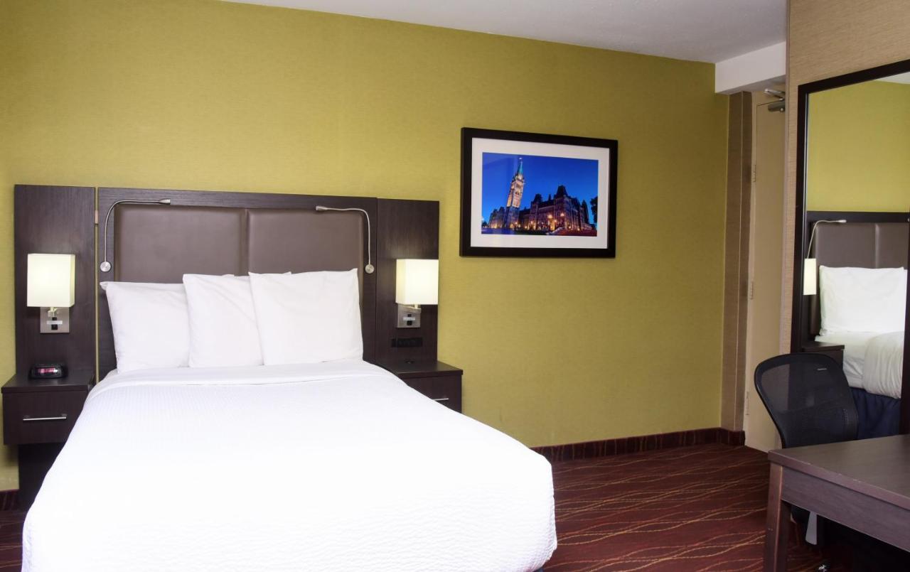 Days Inn By Wyndham Ottawa Bagian luar foto