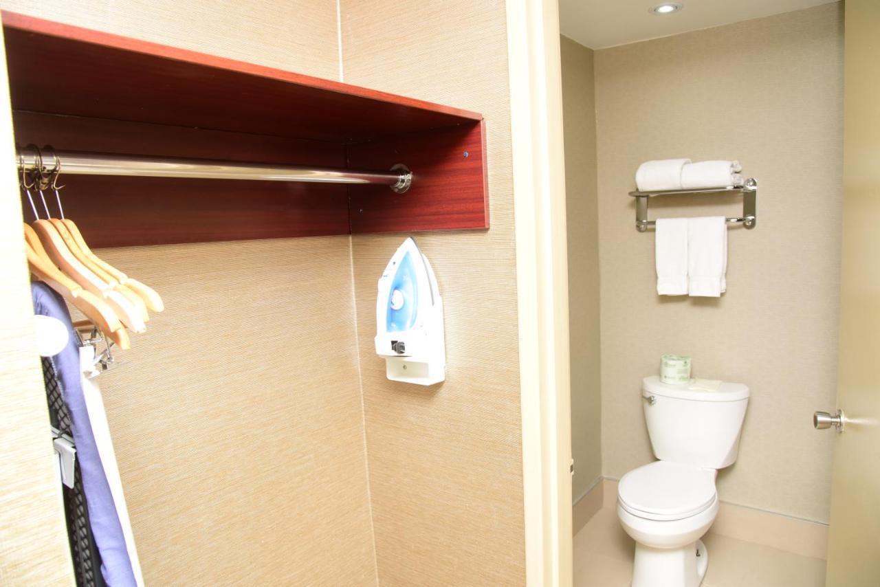 Days Inn By Wyndham Ottawa Bagian luar foto