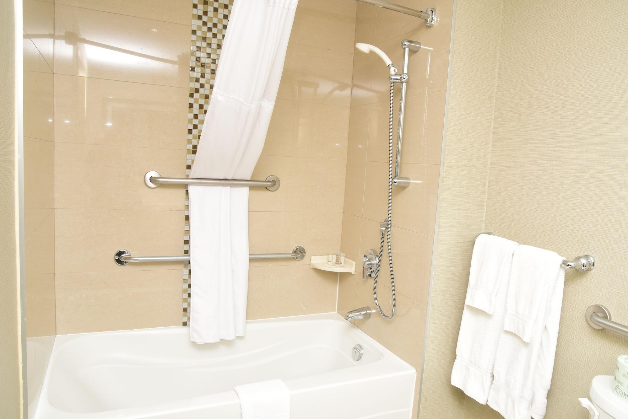 Days Inn By Wyndham Ottawa Bagian luar foto