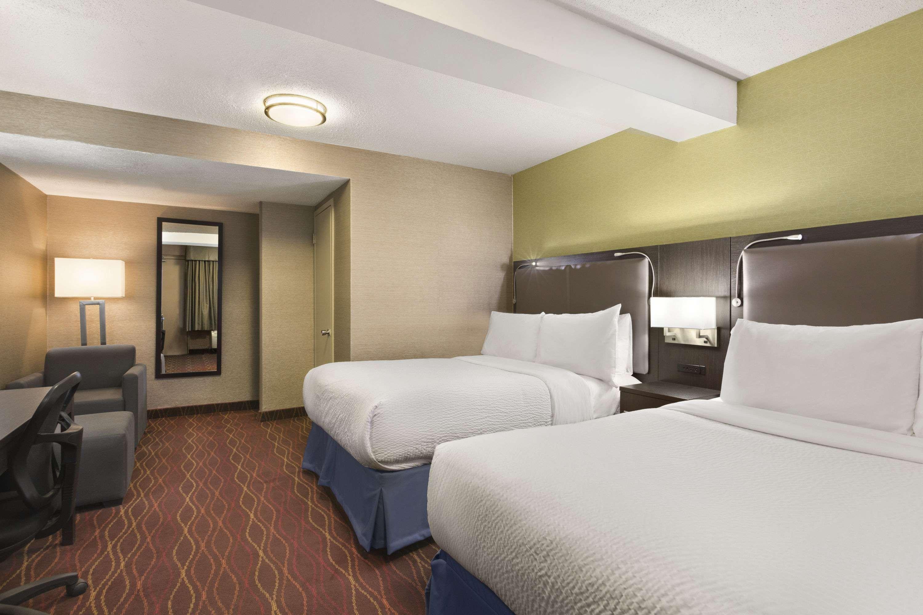 Days Inn By Wyndham Ottawa Bagian luar foto