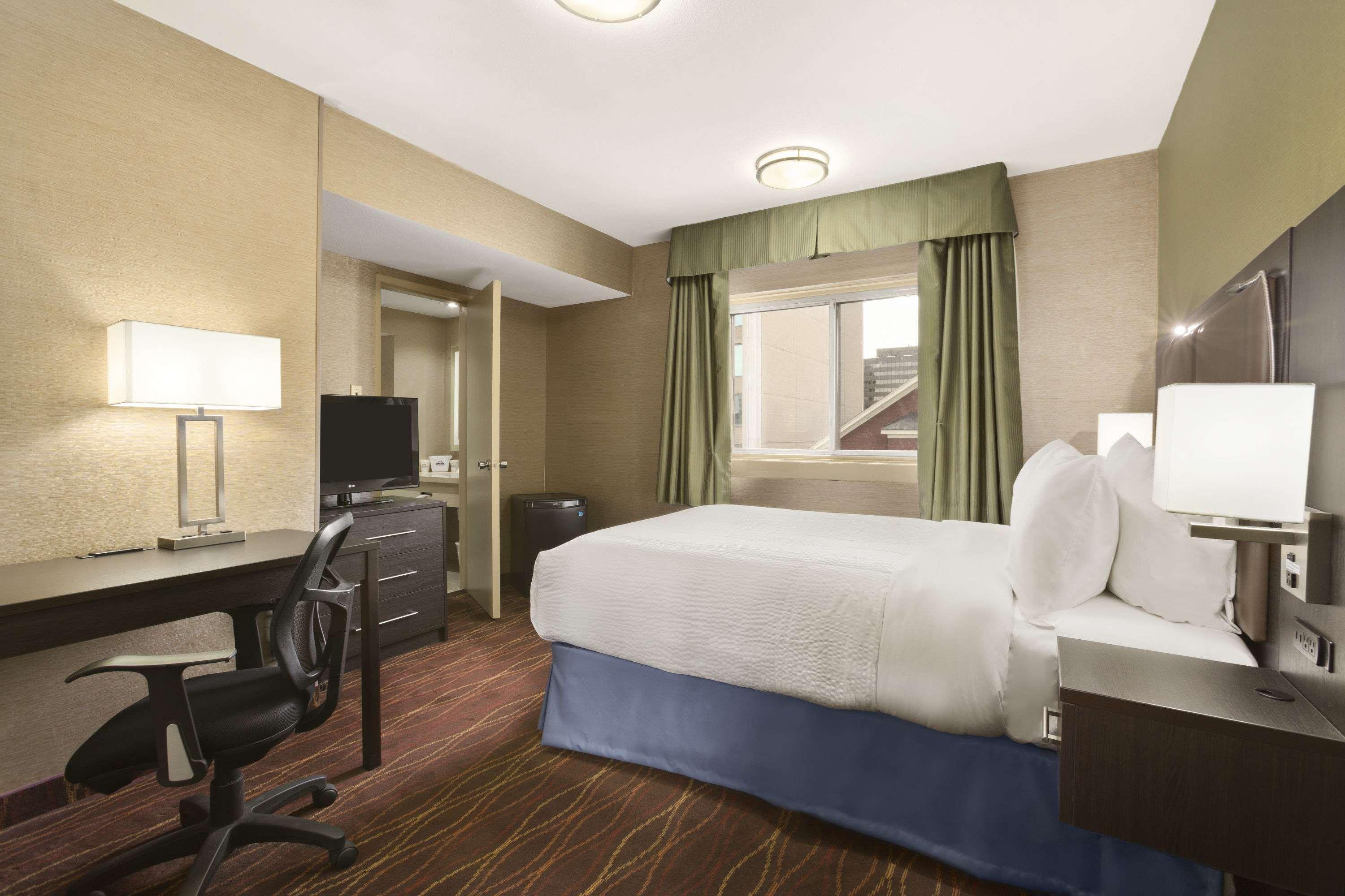 Days Inn By Wyndham Ottawa Bagian luar foto