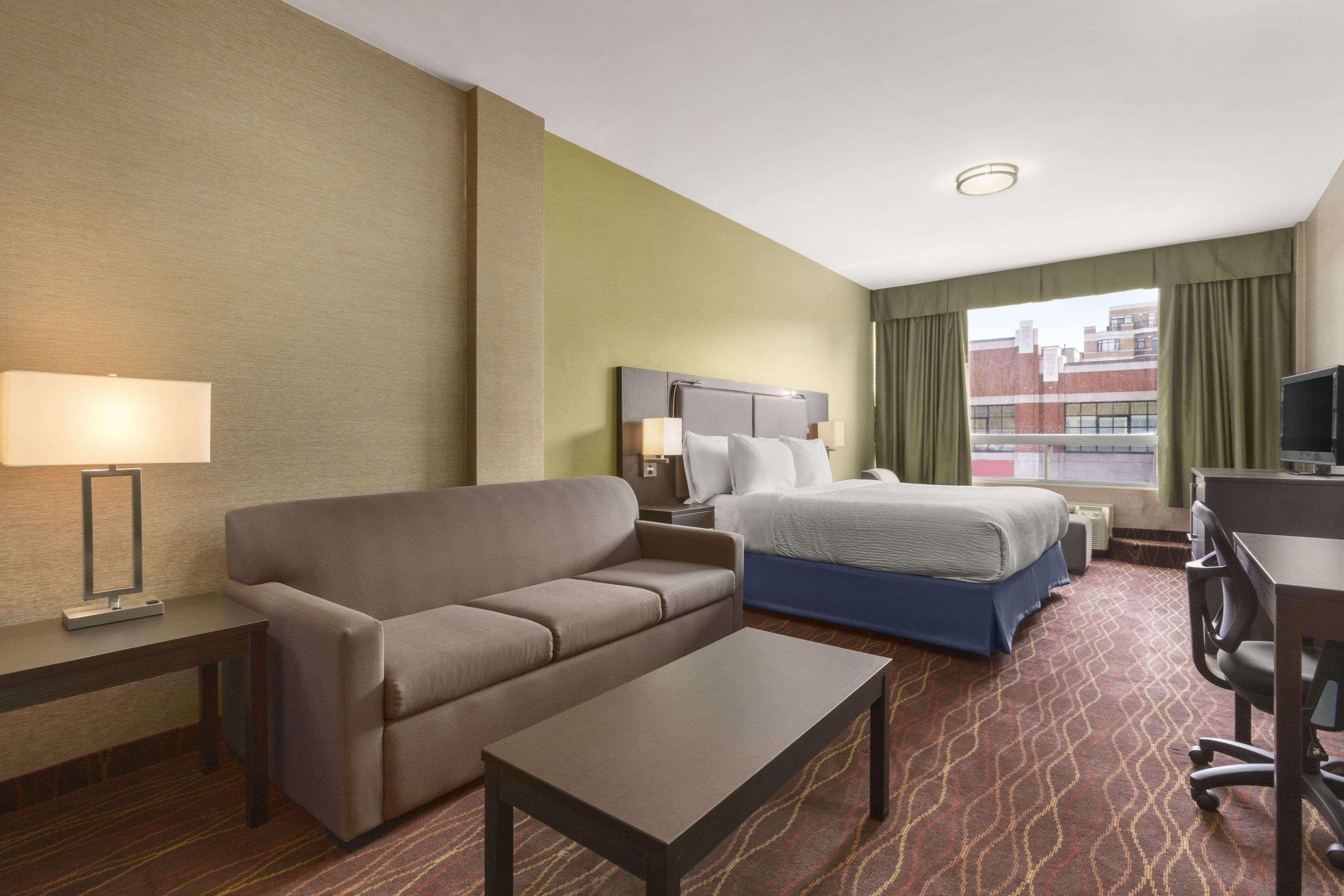 Days Inn By Wyndham Ottawa Bagian luar foto