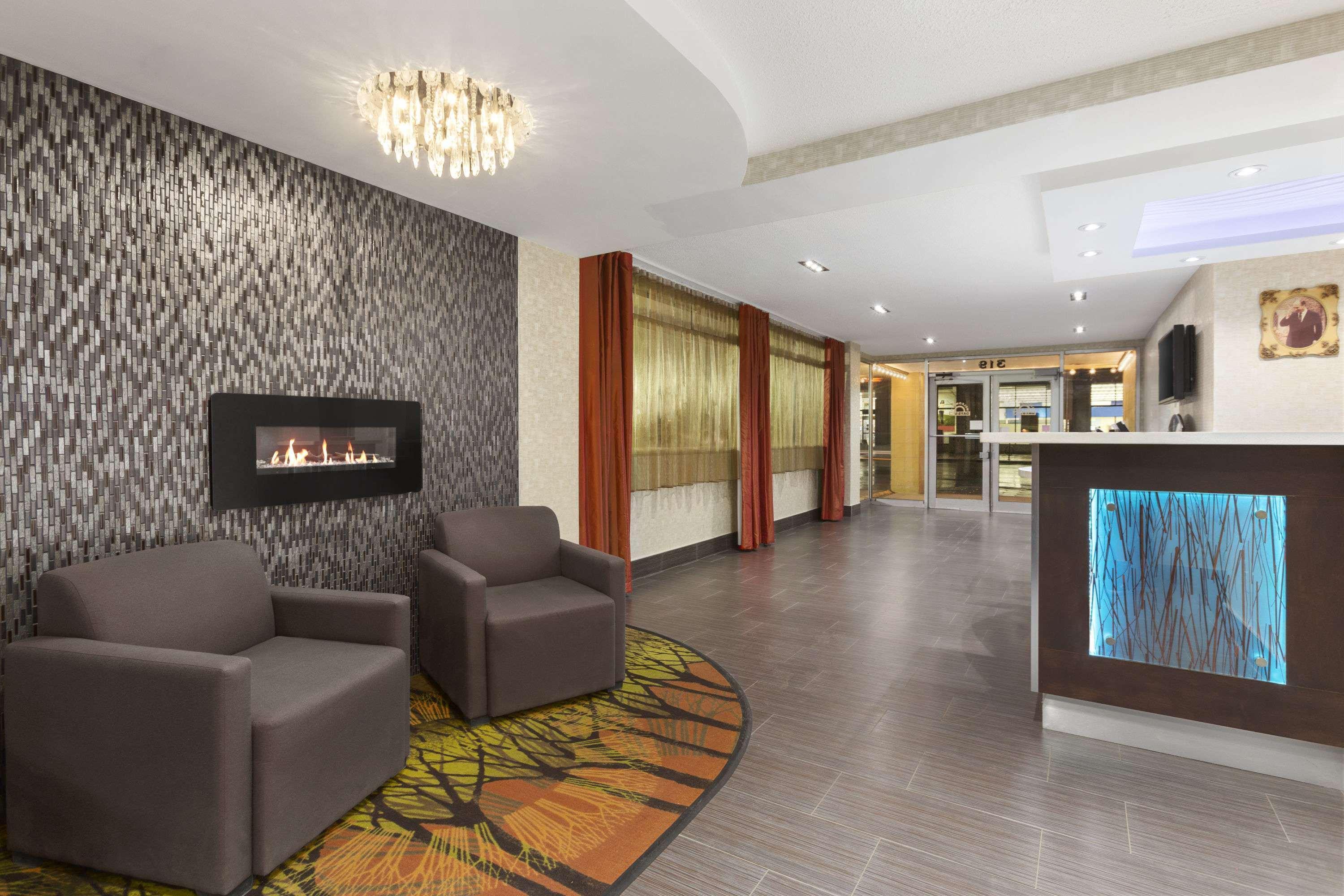 Days Inn By Wyndham Ottawa Bagian luar foto