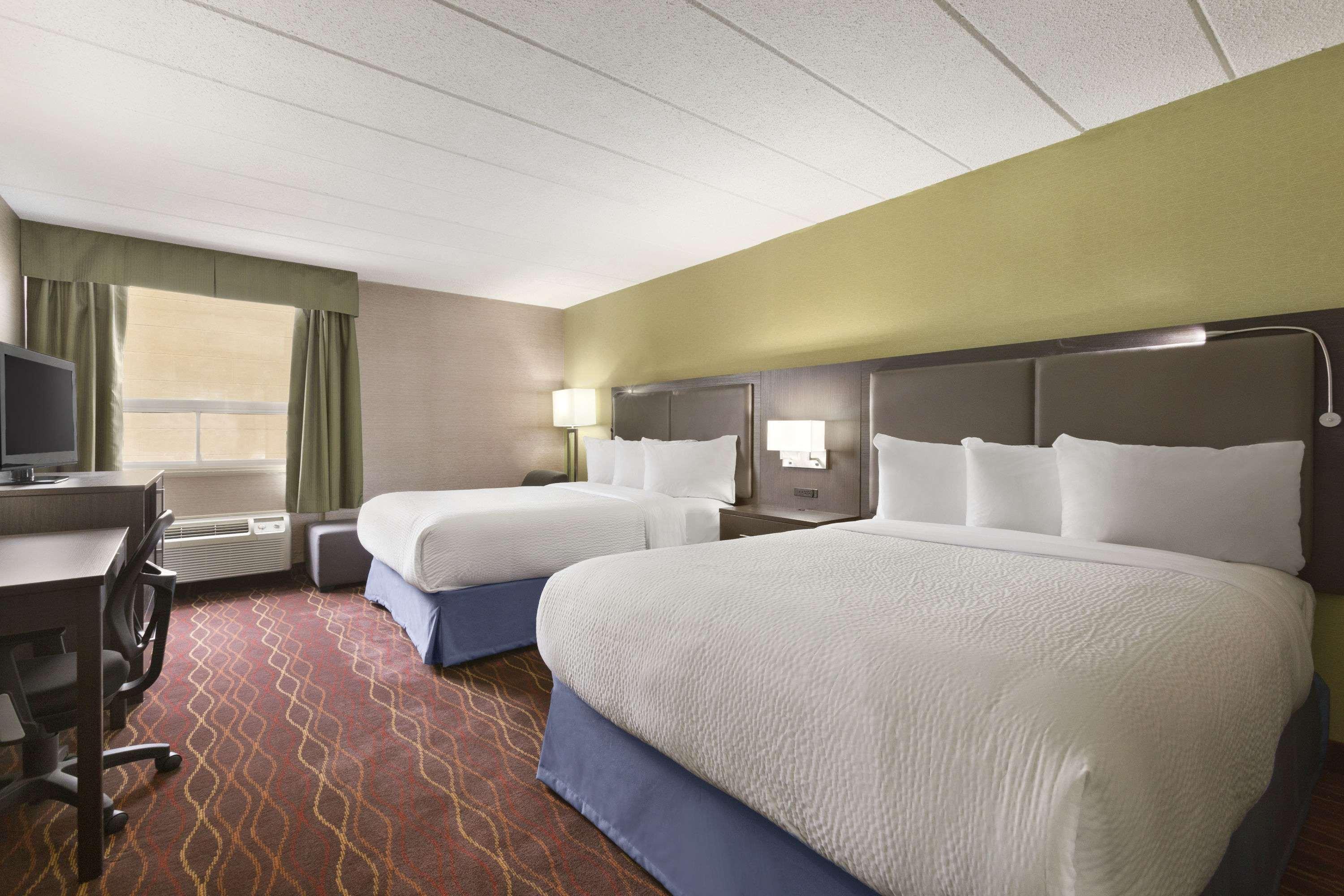 Days Inn By Wyndham Ottawa Bagian luar foto