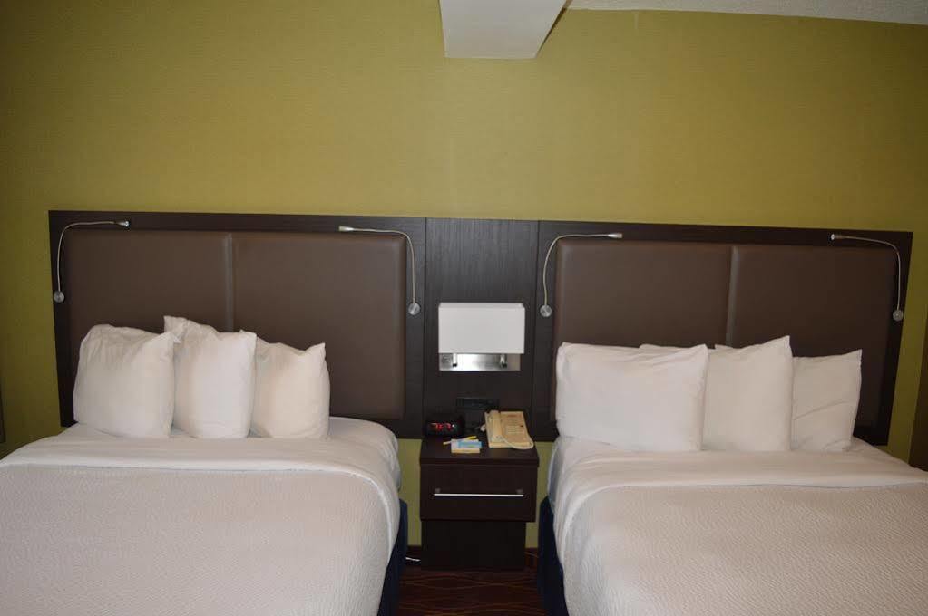 Days Inn By Wyndham Ottawa Bagian luar foto